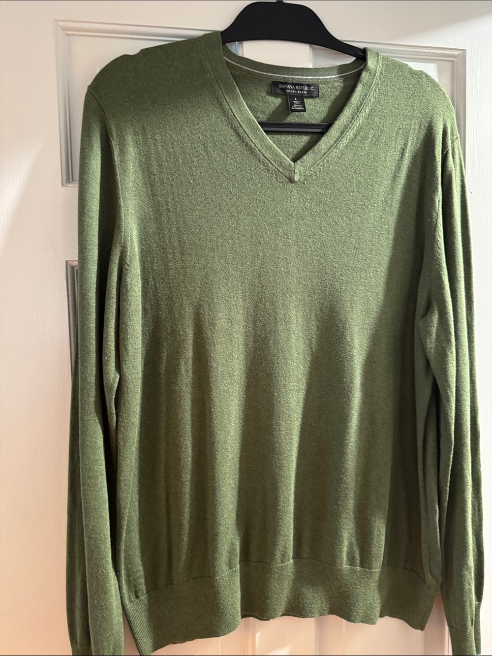 Banana Republic Men's Olive Green V-Neck Sweater